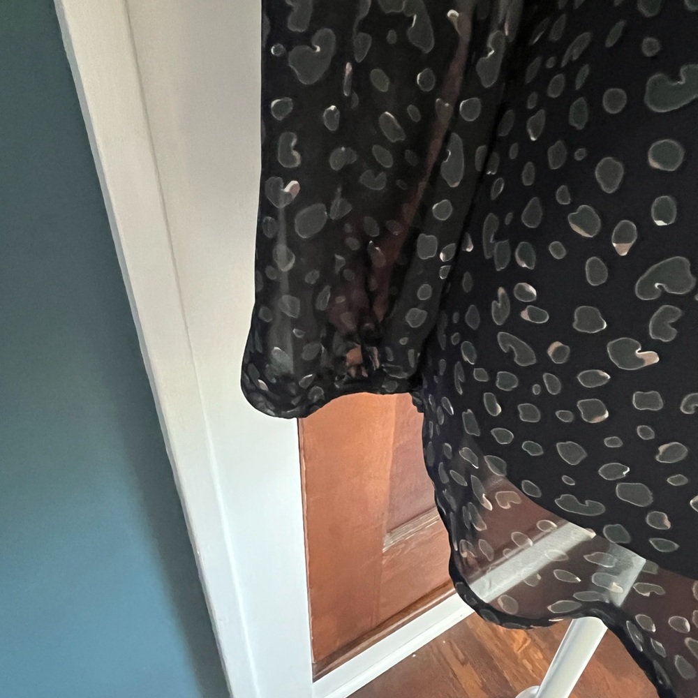 NWOT Patterned Blouse - Picture 3 of 5